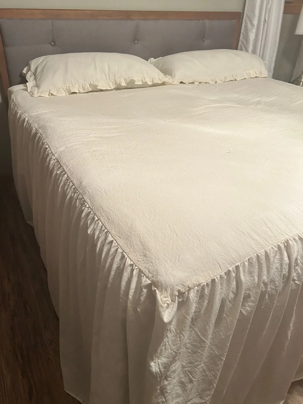 Classic Cream Ruffled Bed Skirt and Pillow Shams - Brand Unspecified